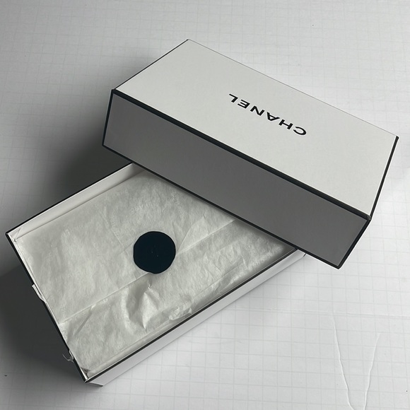 Chanel White Box and Envelope - Picture 7 of 10
